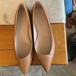 Stuart Weitzman, beige flat size 9 1/2
